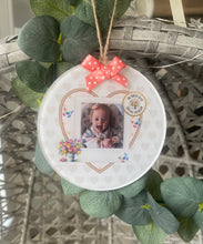 Load image into Gallery viewer, Hanging Circular Photo Decoration